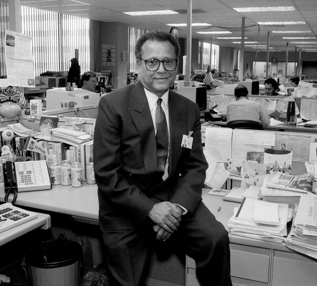 William A. Hilliard na redação do jornal The Oregonian em 1993. Entre outras realizações, ele era conhecido por promover a civilidade no jornalismo. (Crédito da fotografia: Cortesia © Copyright All Rights Reserved/ Managed/ Direitos autorais: Divulgação/ Don Ryan. ®/ REPRODUÇÃO/ TODOS OS DIREITOS RESERVADOS)