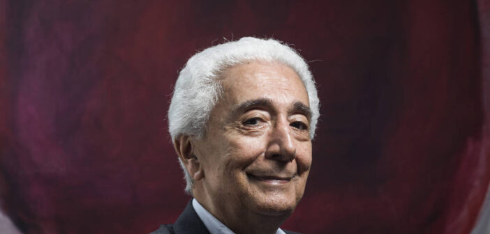 Fernando Novais, foi um dos maiores historiadores do Brasil, foi o responsável por redefinir a compreensão sobre o antigo sistema colonial português em sua relação com o Brasil, estabelecendo novos marcos para a pesquisa histórica no país