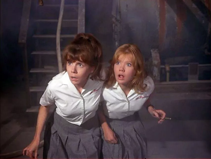 June Harding e Hayley Mills em 'Anjos Rebeldes' (1966) (Foto: Divulgação)