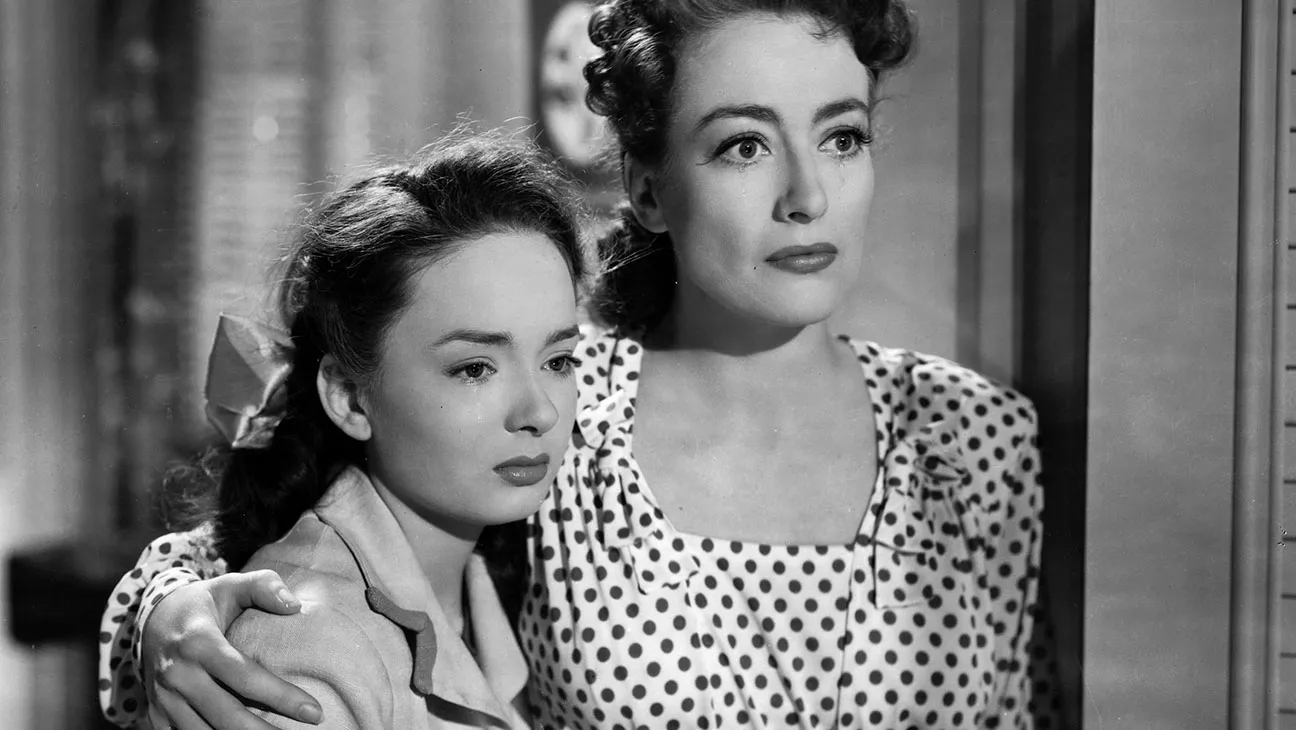 Ann Blyth (à esquerda) com Joan Crawford em 'Mildred Pierce', de 1945. Foto cortesia do Photofest.