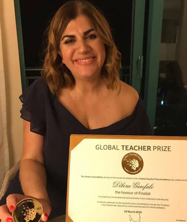 Débora Garofalo foi reconhecida como uma das 10 melhores professoras do mundo em 2019. Crédito: Reprodução | Instagram @garofalodebora.
