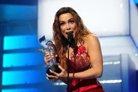 Anitta recebe o prêmio de "Melhor Música Latina" por "Envolver" no MTV Video Music Awards (VMA) de 2022. • Jeff Kravitz/Getty Images for MTV/Paramount Global