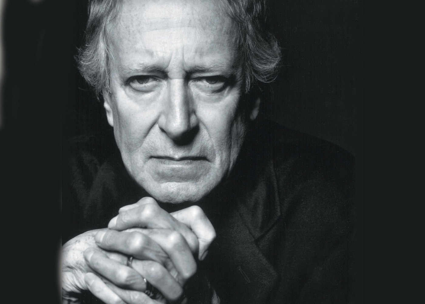 John Barry, compositor britânico, famoso por criar trilhas sonoras para