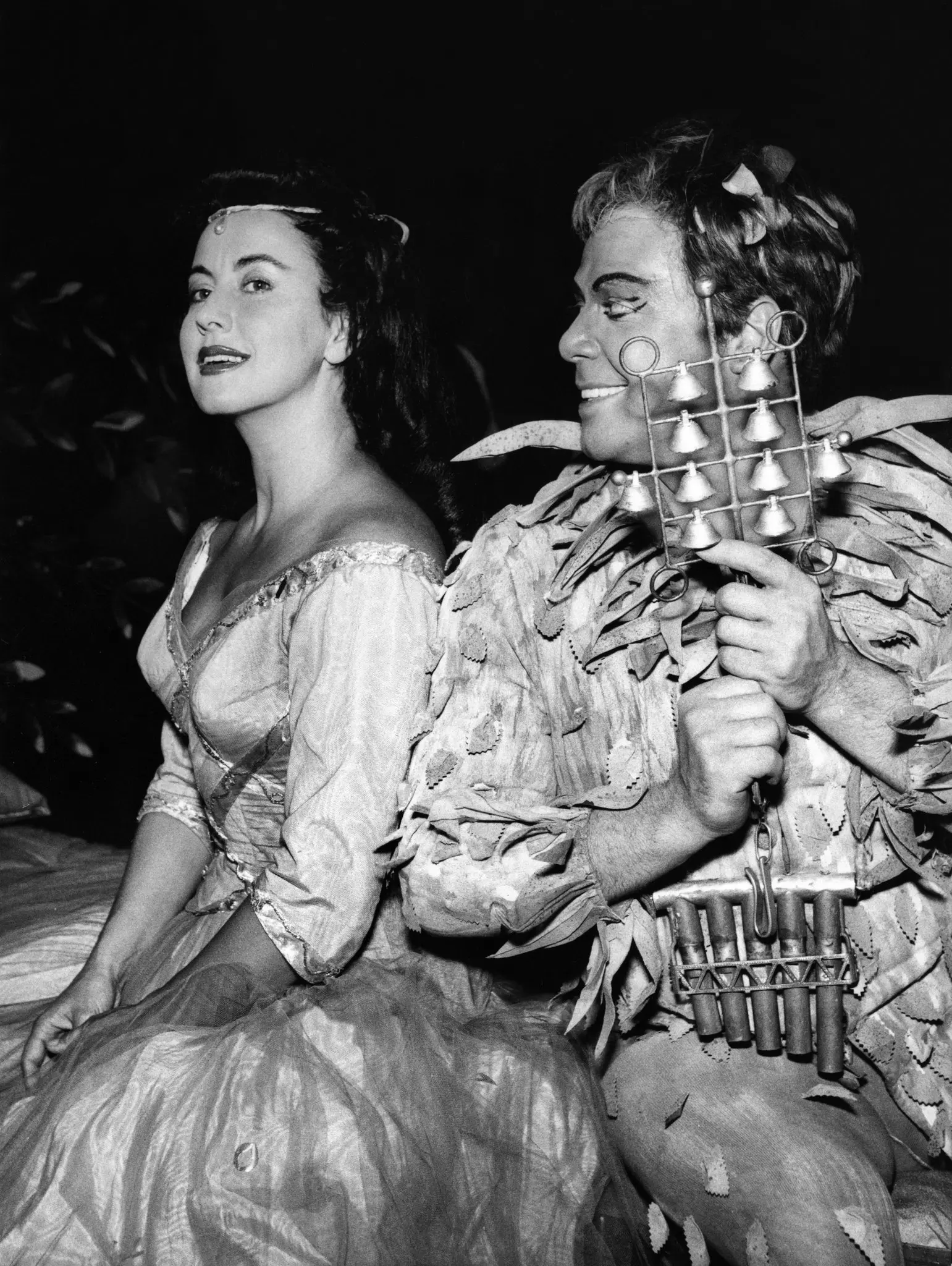 Lisa Della Casa e o cantor austríaco Walter Berry durante um ensaio de “Die Zauberfloete” de Mozart em 1959. (Crédito da fotografia: KEYSTONE, via Associated Press)