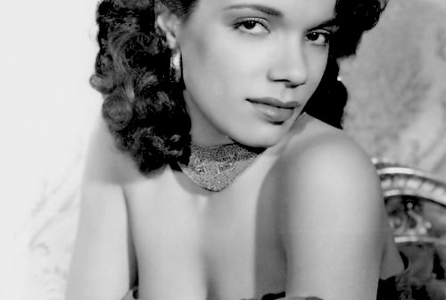 Aurora foi a primeira cantora brasileira a gravar a música "Cidade Maravilhosa"