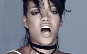 Rihanna no clipe de 'What now' (Foto: Divulgação)