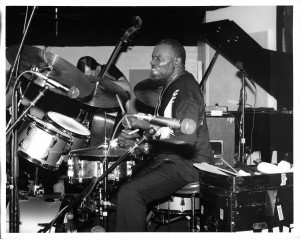 Elvin Jones foi considerado um dos maiores bateristas da história do jazz. 