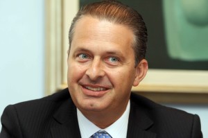 A Associação Comercial, Industrial e Empresarial de Ponta Grossa (ACIPG) recebe o pré-candidato à Presidência da República, Eduardo Campos.