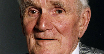 Desmond Llewelyn