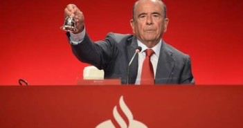 Emilio Botín, presidente do Banco Santander, durante uma reunião com acionistas do banco (Foto: Vincent West / Reuters)