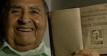 João Pereira dos Santos, o Seu Pereira o funcionário público mais antigo do país (Fonte: Reprodução/Fantástico)