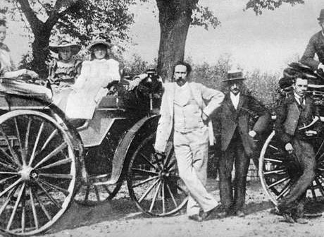 O primeiro carro com motor a gasolina é criação do fundador da Mercedes-Benz, o engenheiro alemão Karl Benz (Foto: Getty Images)