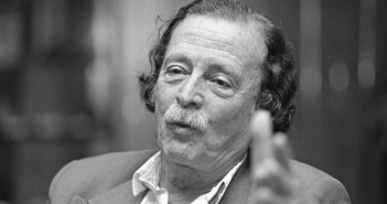 O pesquisador do Instituto Pasteur [Paris], Luiz Hildebrando Pereira da Silva, especialista em malária, que retorna à U.S.P. como professor do Instituto de Ciências Biomédicas. O pesquisador foi preso e demitido da Universidade durante o regime militar. (FOTO : Luiz C. Murauskas/Folhapress)