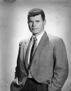Ator Barry Nelson (1917 - 2007), star of the CBS TV sit-com 'My Favourite Husband', 18 de agosto de 1953. (Photo by Hulton Archive/Getty Images)