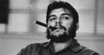 René, autor da célebre foto do jovem Che Guevara fumando um charuto. (Foto: Reprodução)