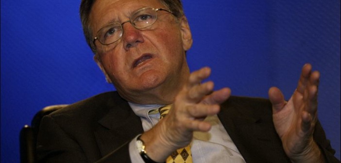 Jeb Magruder em foto de 2003