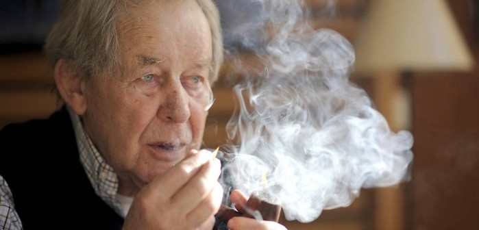 O escritor alemão Siegfried Lenz em foto de 2011 - (FABIAN BIMMER / AFP)