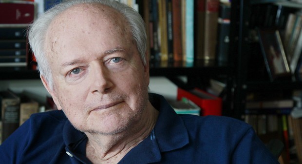 Leandro Konder posa em foto de janeiro de 2011 (Foto: Mônica Imbuzeiro/Agência O Globo)