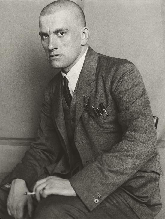 Vladimir Mayakovsky, um dos maiores poetas do século 20, também chamado