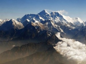 Monte Everest foi o primeiro da expedição (Foto: Tim Chong/Reuters)