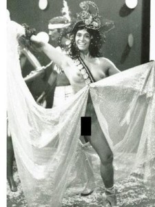 Enoli com a fantasia que desfilou pela União da Ilha  em 1989 (Foto: Arquivo Pessoal)