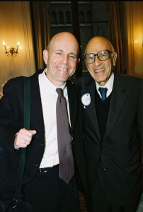 Walter Schloss, right, stands for a photo with his son Edwin. Source: Heilbrunn Center for Graham and Dodd Investing, Columbia Business School via Bloomberg
