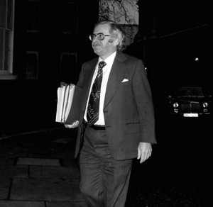 Joel Barnett chegar a 10 Downing Street em 1976