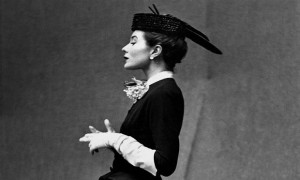 Bettina era musa de estilistas famosos como Hubert de Givenchy, Jacques Fath e Dior (Foto: Gordon Parks)