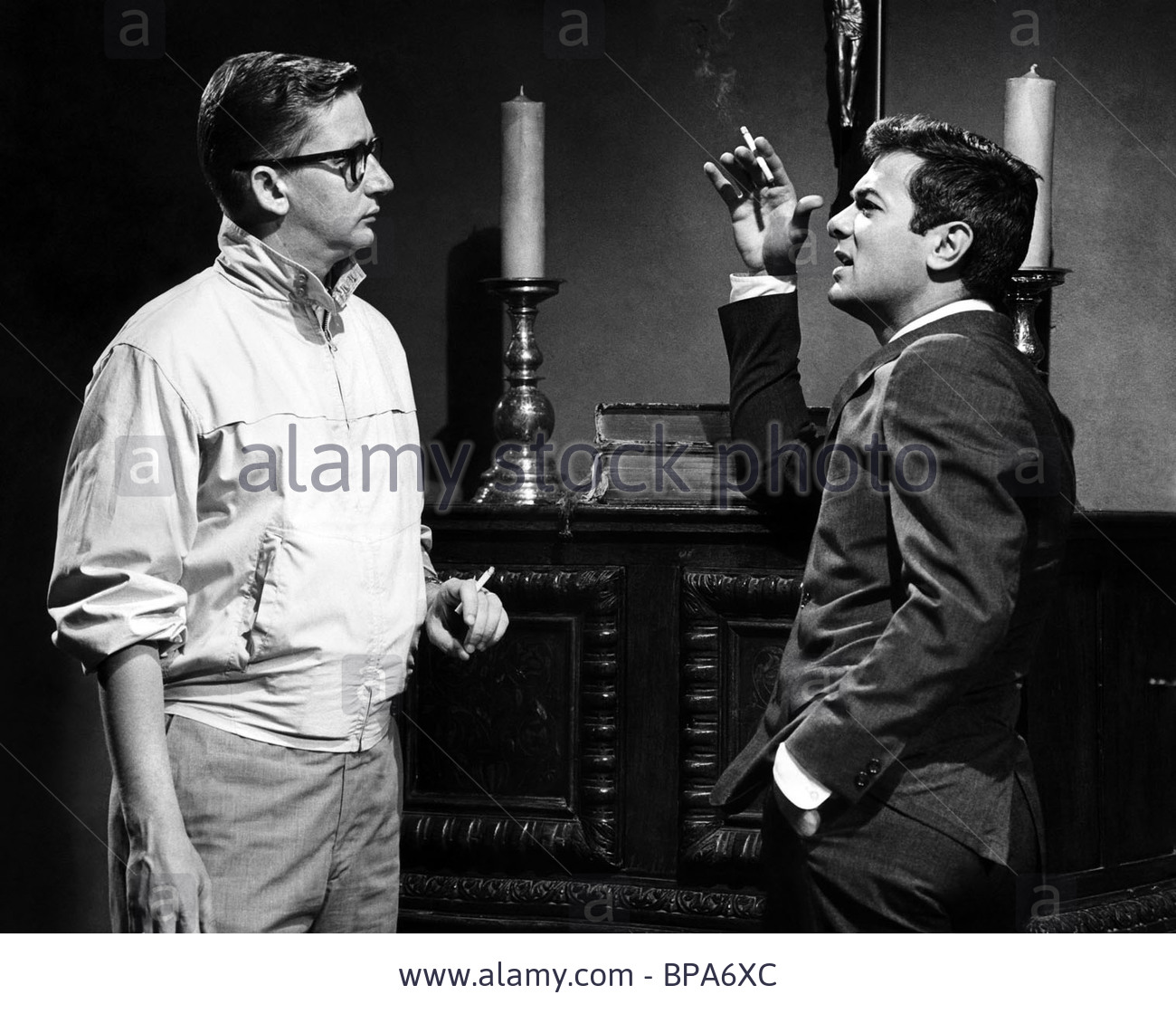Robert Mulligan & Tony Curtis em O GRANDE IMPOSTOR (1961) (Stock Photo)