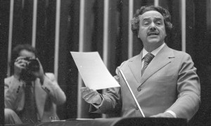 Paulo Brossard discursa no senado em 1977 - (Arquivo O Globo / Agência O Globo)