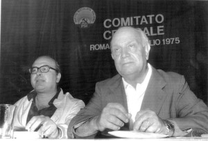 Craxi (esq.) com Francesco De Martino em uma foto de 1975 (Ap)