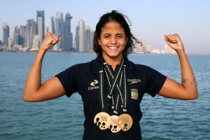 Em Doha, Etiene conquistou duas medalhas em revezamentos e o ouro dos 50m costas (Foto: Satiro Sodré/SSpress)