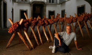 O artista plástico Ivens Machado, em foto de 2007 - (Foto: Mônica Imbuzeiro / Agência O Globo) 
