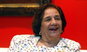 Dona Zoé: ex-primeira-dama - (Foto: Marcelo Carnaval / Agência O Globo)