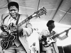 O guitarrista em 21 de abril de 1980, durante a abertura New Orleans Jazz Festival. (Foto: Arquivo / AP Photo)