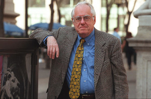 O historiador Peter Gay em Nova York, em 1999. (Foto: Marilynn K. Yee - 2 de abril de 1999/The New York Times)  