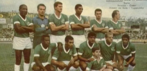 Pérez (de azul) foi o goleiro do Palmeiras na conquista do Robertão de 1967 (Foto: Divulgação) 
