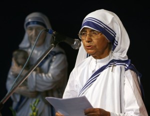 A irmã Nirmala Joshi, sucessora da Madre Teresa de Calcutá na ordem das Missionárias da Caridade, em foto de março de 2007 (Foto: Deshakalyan Chowdhury/AFP)