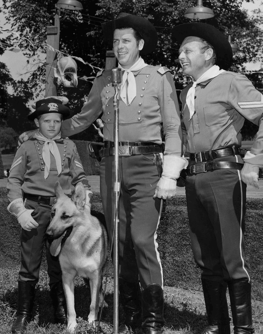Brooks atuou na série de TV "As Aventuras de Rin Tin Tin", nos anos 50 - (Foto: www.youtube.com / Reprodução)