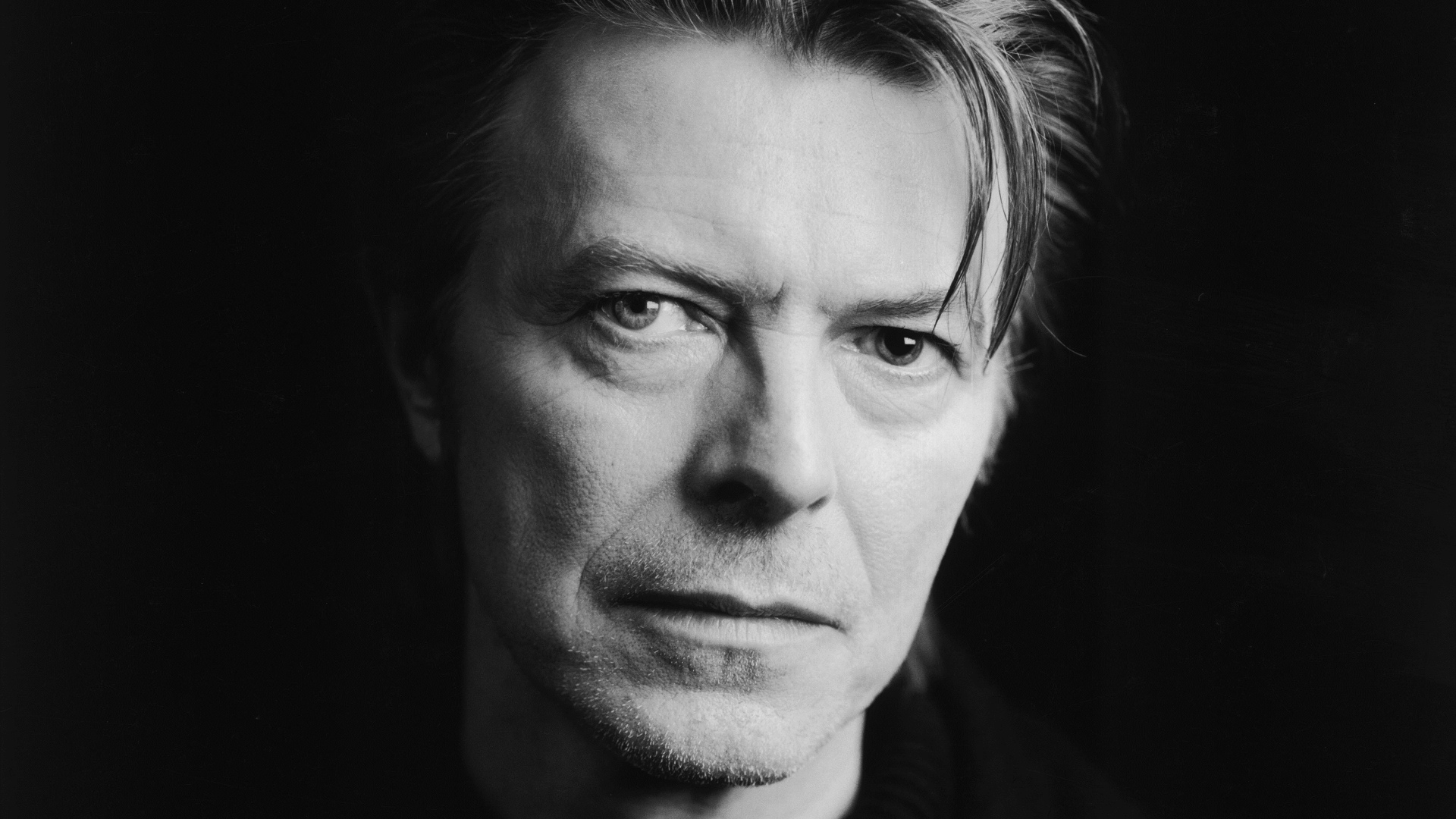 David Bowie, foi o artista, que popularizou o "glam rock" nos anos 70 e 80 - (Foto: www.superego.com.br/Divulgação)