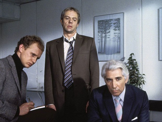 O ator britânico Frank Finlay (primeiro à direita) no filme 'Força sinistra', de 1985 (Foto: Divulgação)