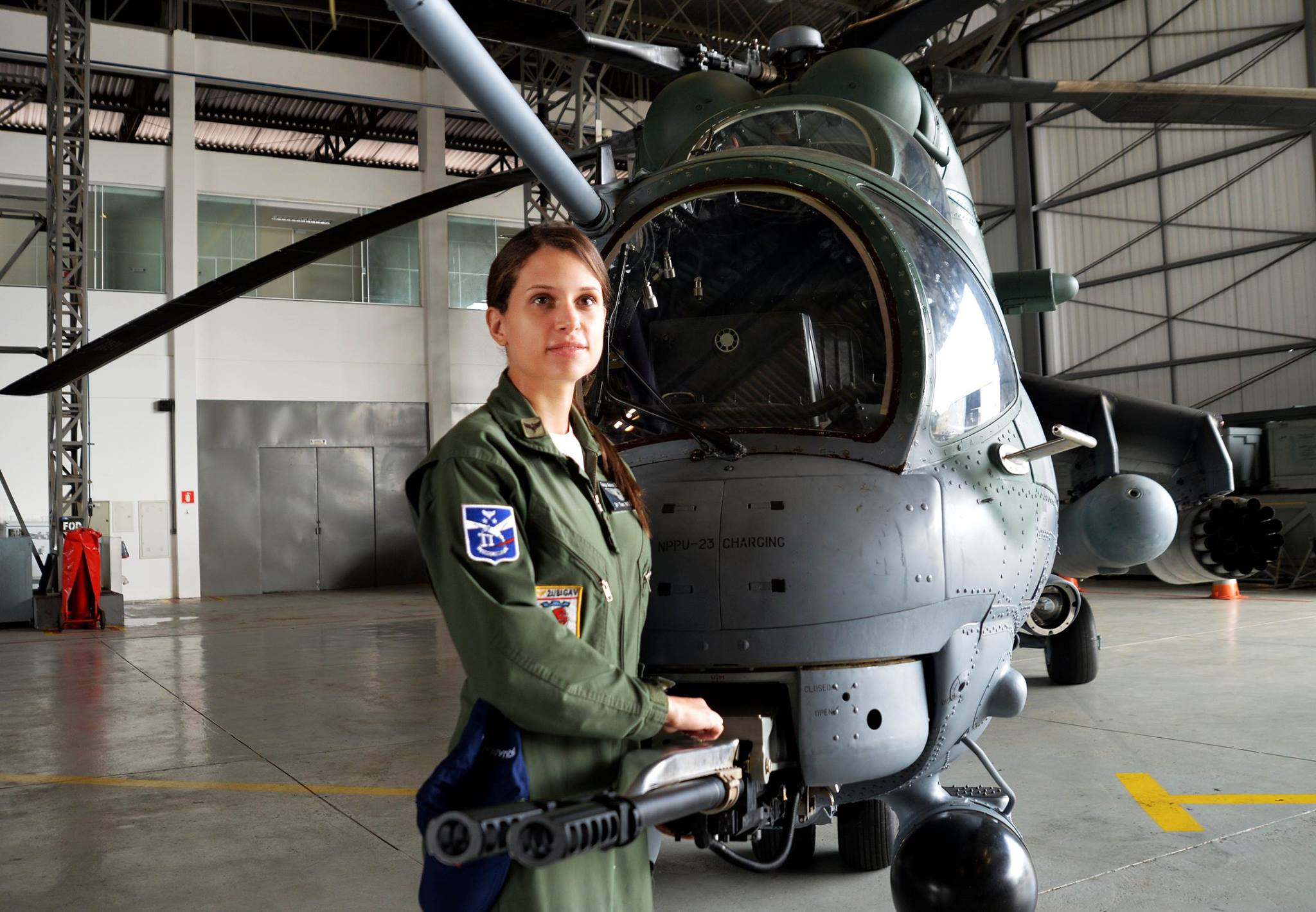 Foi A Primeira Mulher A Comandar Um Helicóptero De Ataque No Brasil 