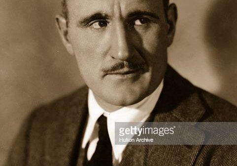 por volta de 1935: ator de tela britânico Donald Crisp (1880 - 1974). Ele trabalhou como diretor para D W Griffith, antes de decidir se concentrar em sua carreira de ator. (Foto por Hulton Archive/Getty Images)
