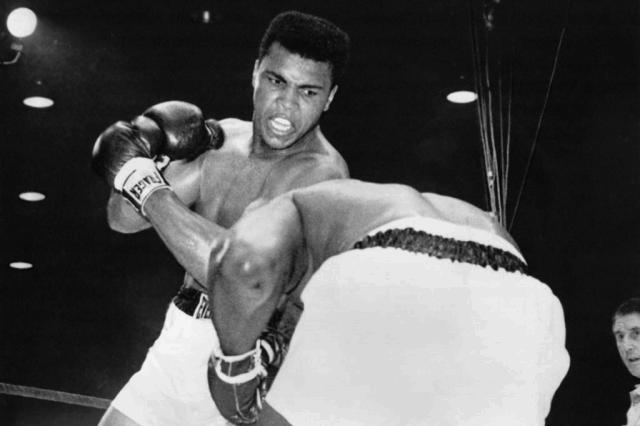 Muhammad Ali, ex-campeão dos pesos pesados (Foto: Photo by Central Press / Getty Images)