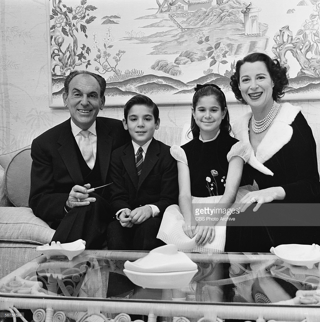 Moss Hart, Kitty Carlisle, e seu filhos | (Foto: Getty Images)