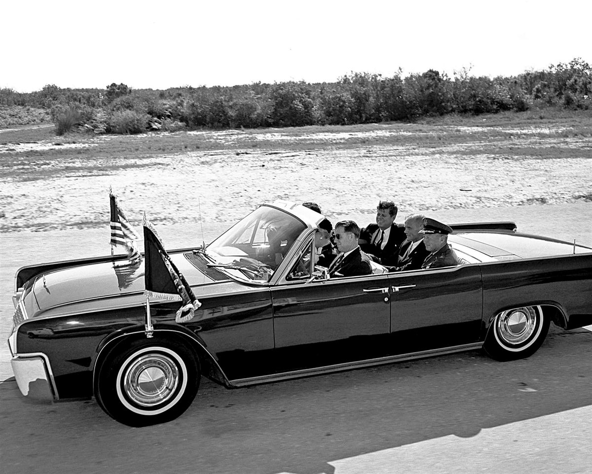 John Glenn no carro com John Kennedy, depois da viagem pela órbita da Terra  |  REUTERS