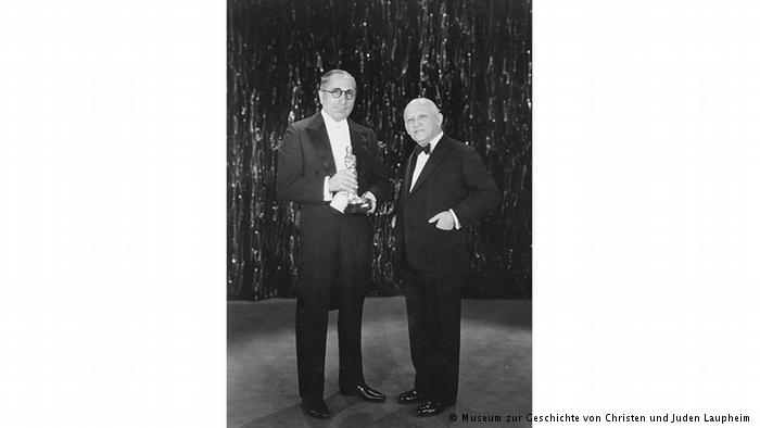 Laemmle ganhou um Oscar em 1930. O diretor Lewis Milestone , também recebeu o Oscar.