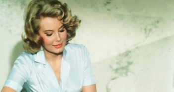 Molly Peters (Credito: Photo by Danjaq/EON/UA/Kobal/REX/Shutterstock )