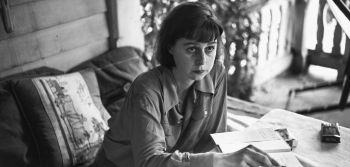 Carson McCullers escritor norte-americano em NYC. em 1947. (Foto: HamletHub)