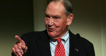 John "Jack" Bogle, fundador do Grupo Vanguard em 11 de abril de 2005. (Photo by Ken Cedeno/Bloomberg via Getty Images)